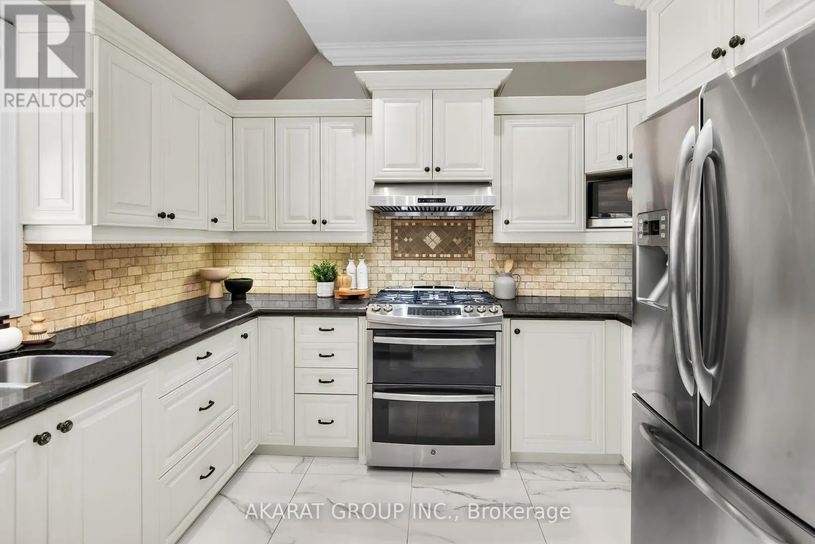 2113 DALECROFT CRESCENT