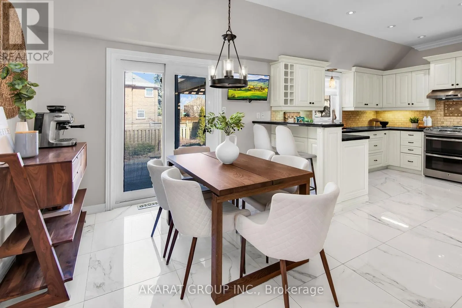 2113 DALECROFT CRESCENT