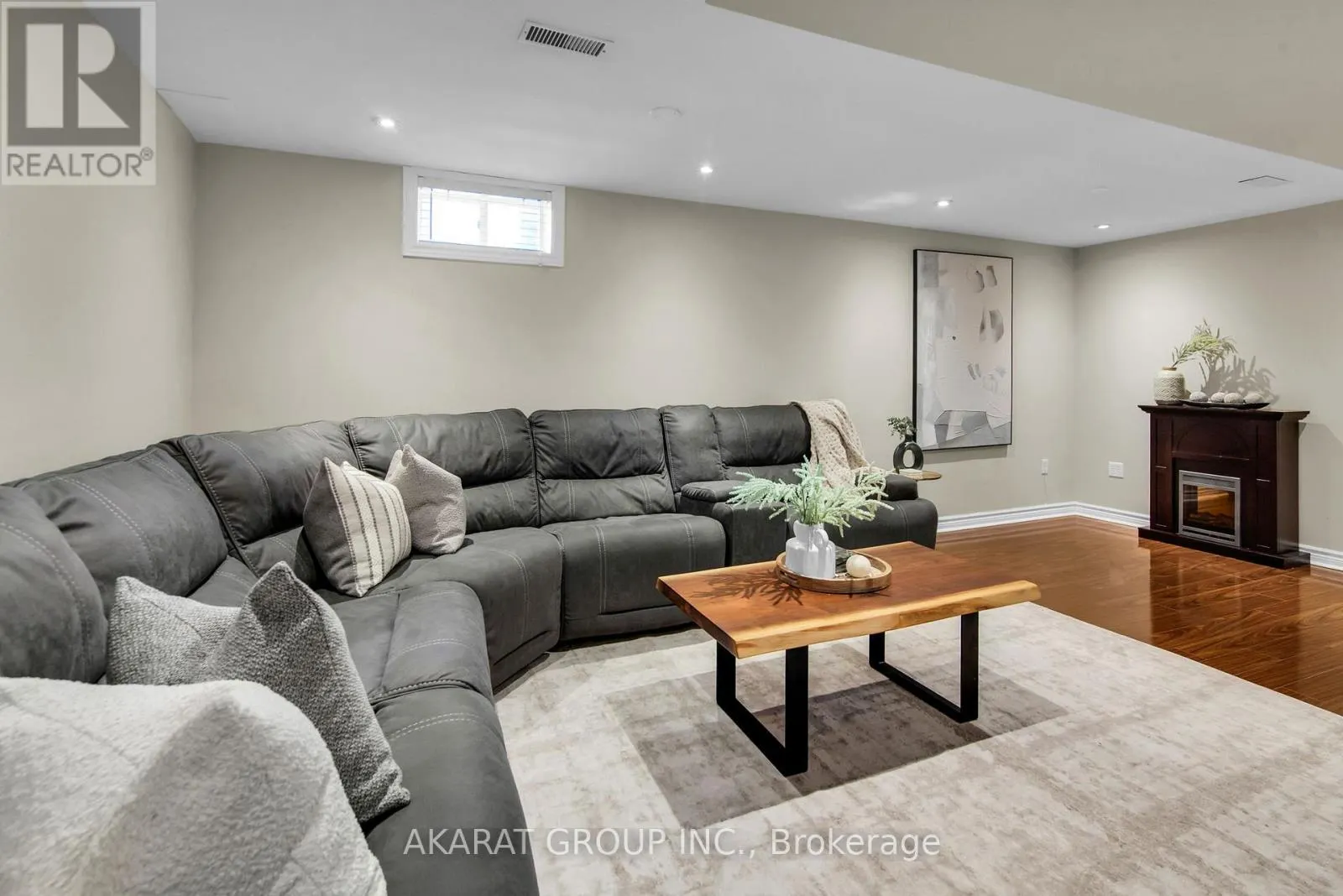 2113 DALECROFT CRESCENT