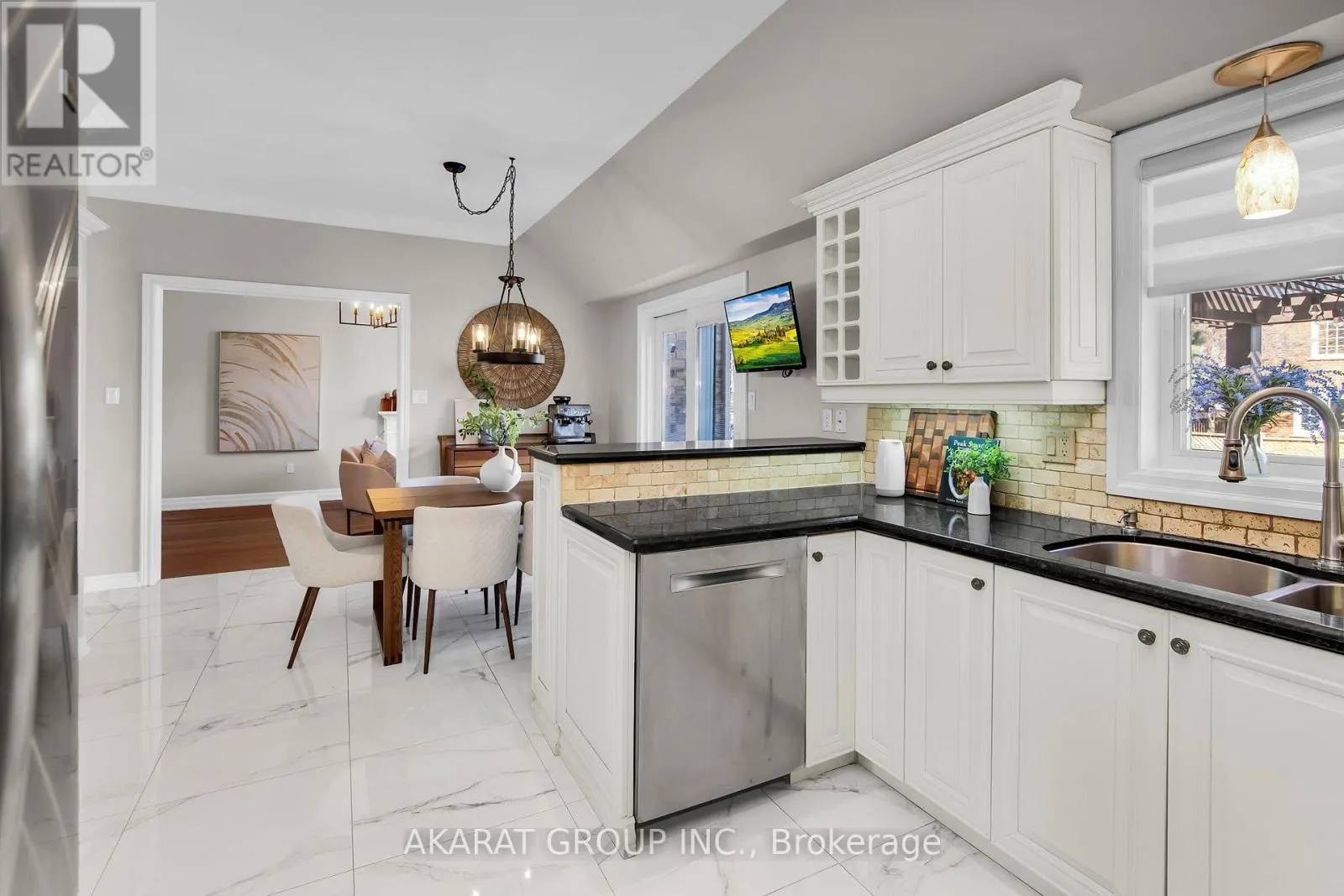 2113 DALECROFT CRESCENT