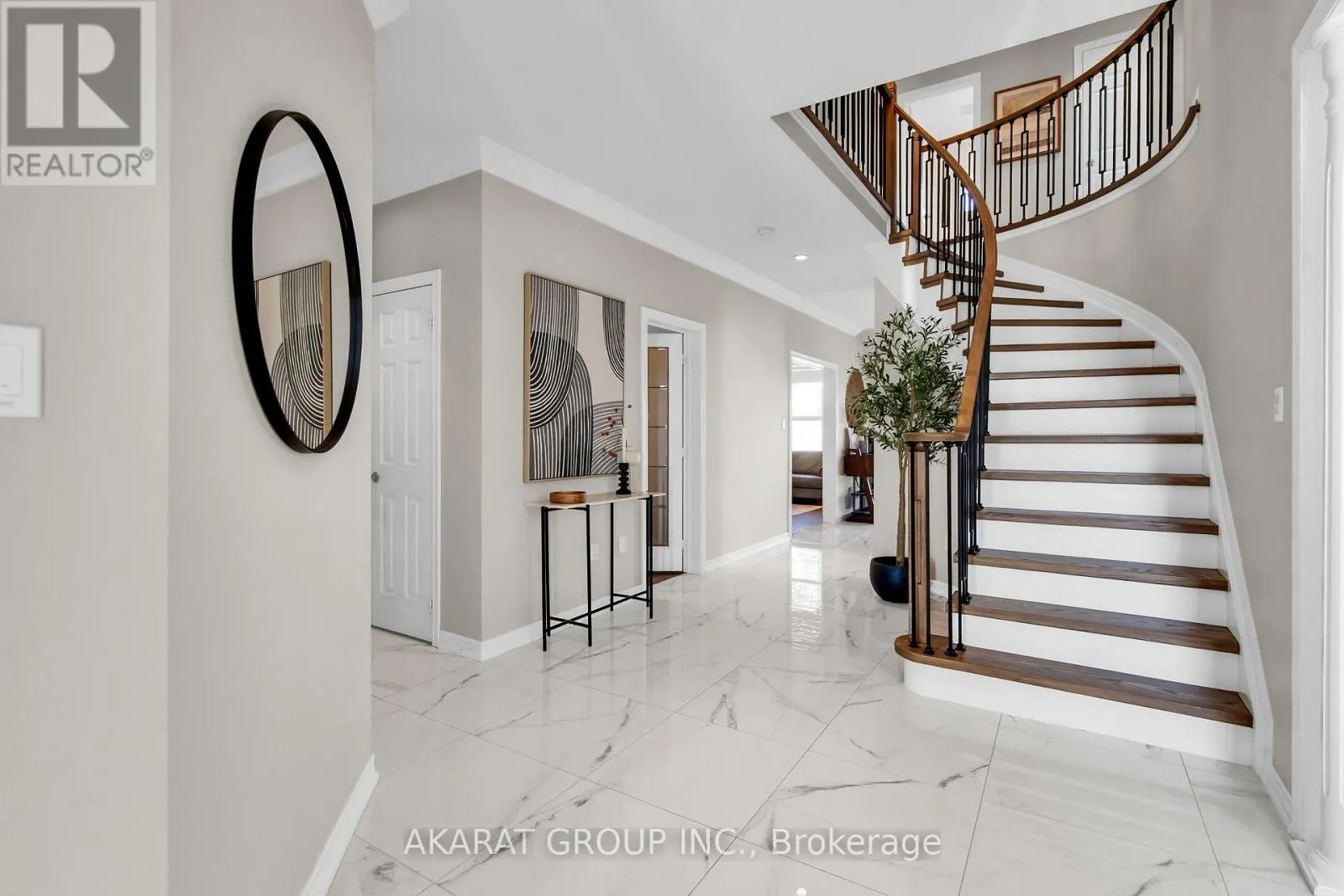 2113 DALECROFT CRESCENT
