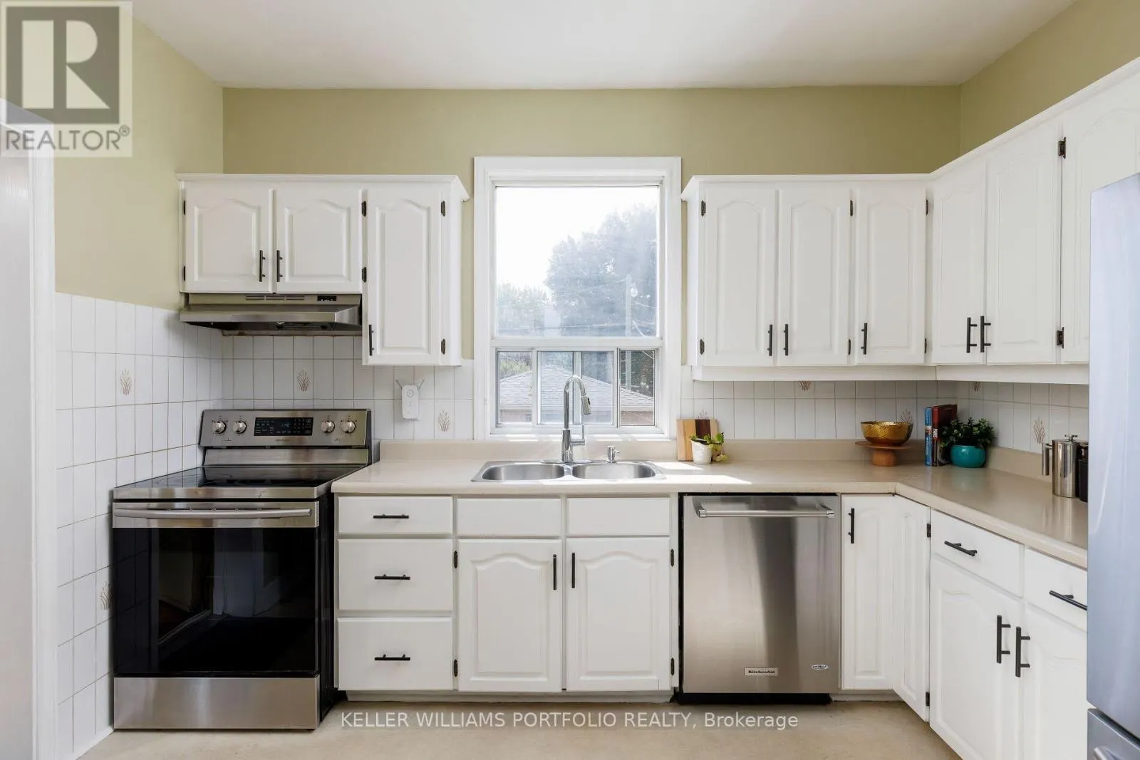 165 GALLEY AVENUE