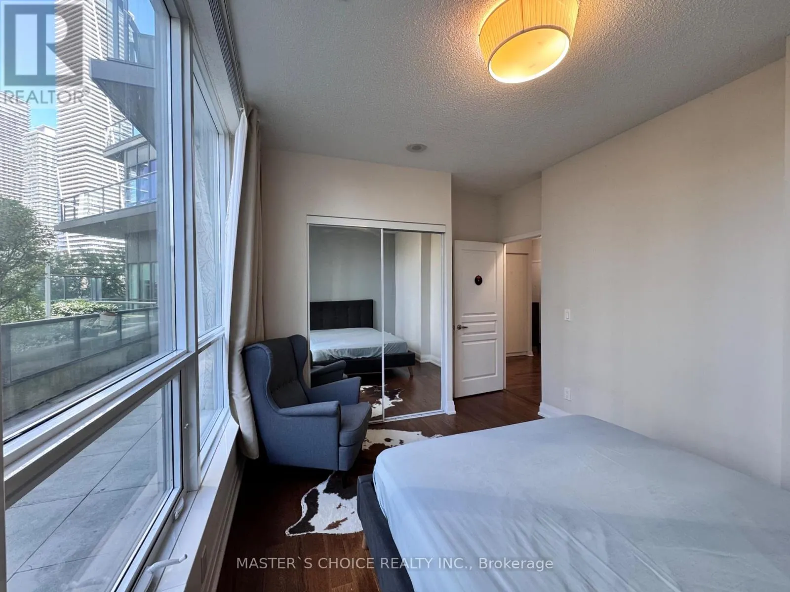 210 - 2230 LAKE SHORE BOULEVARD W