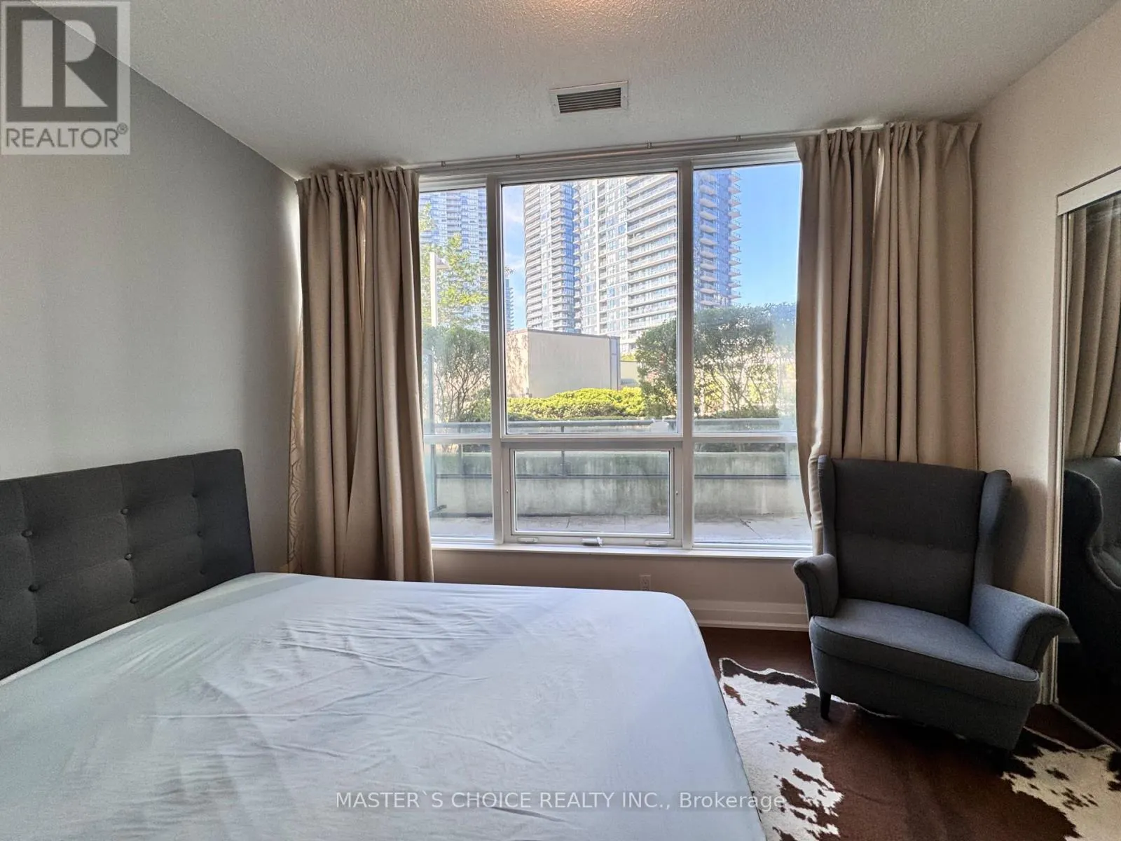 210 - 2230 LAKE SHORE BOULEVARD W