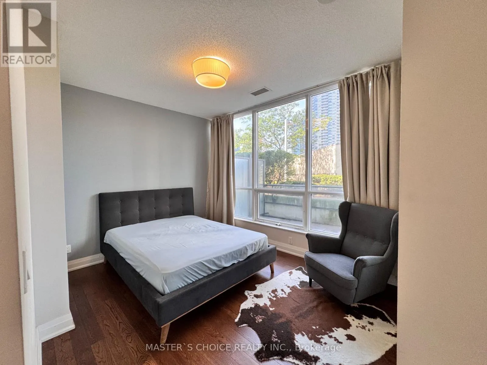 210 - 2230 LAKE SHORE BOULEVARD W