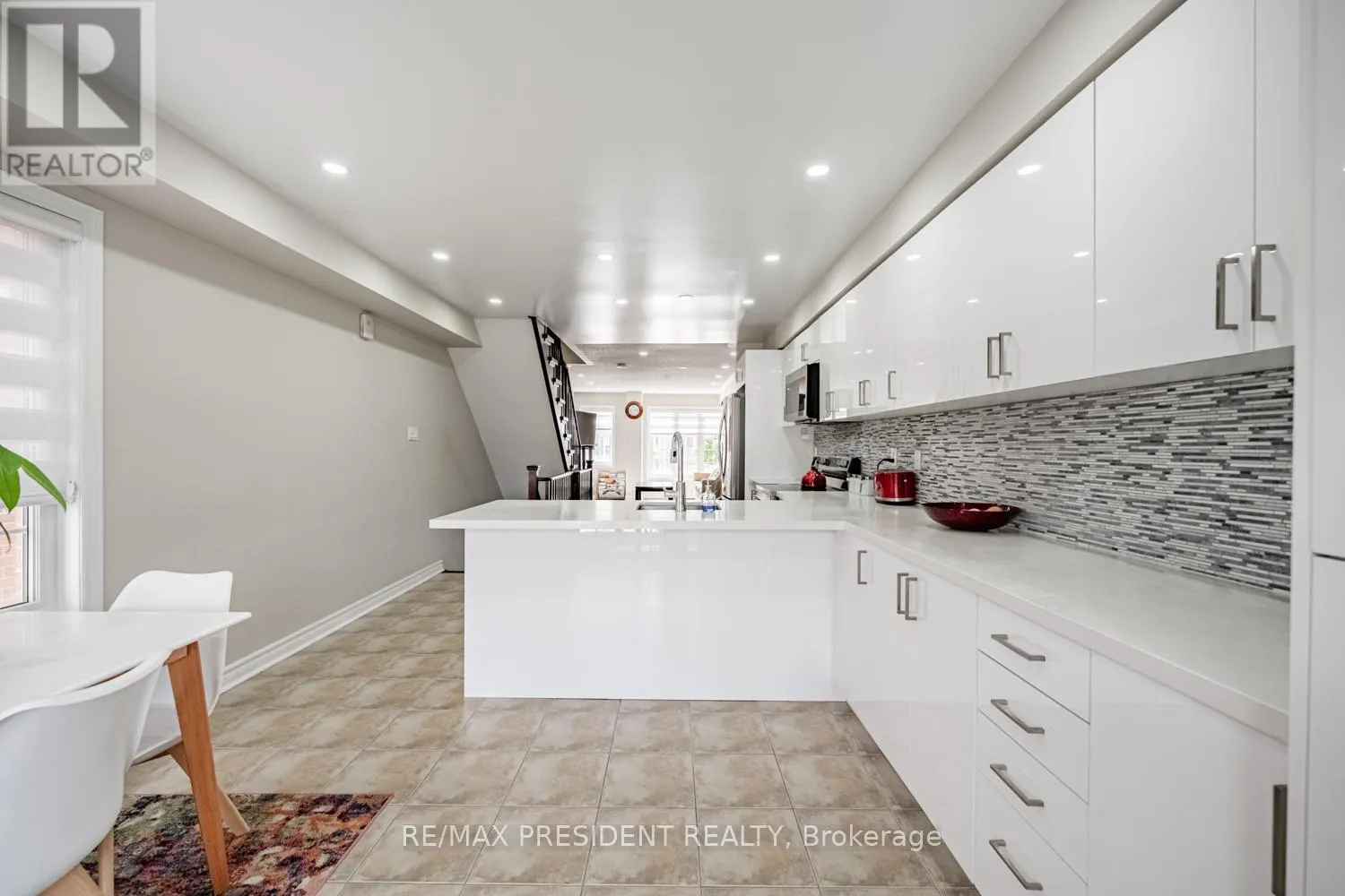 10 SHIRAZ DRIVE