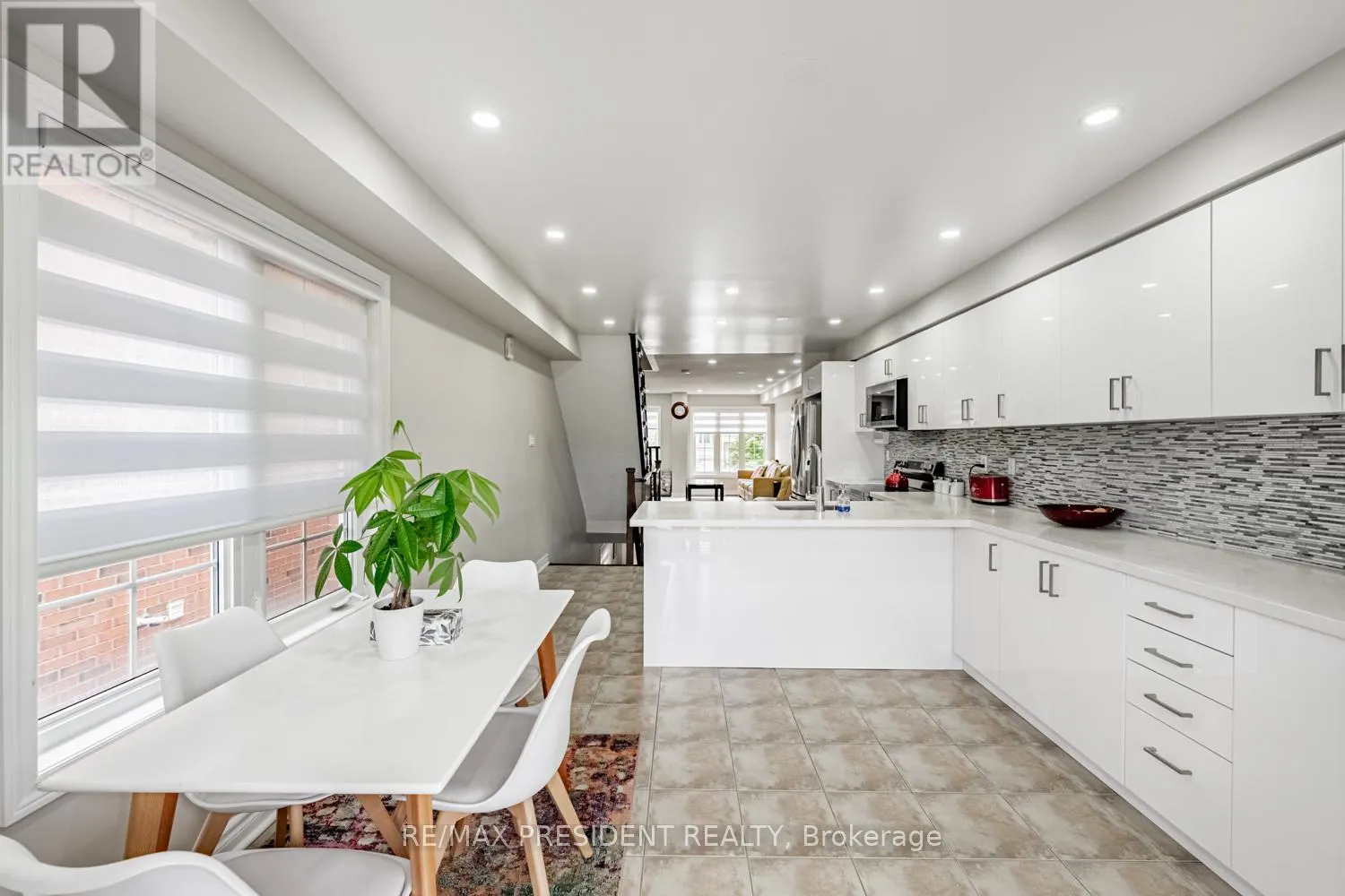 10 SHIRAZ DRIVE
