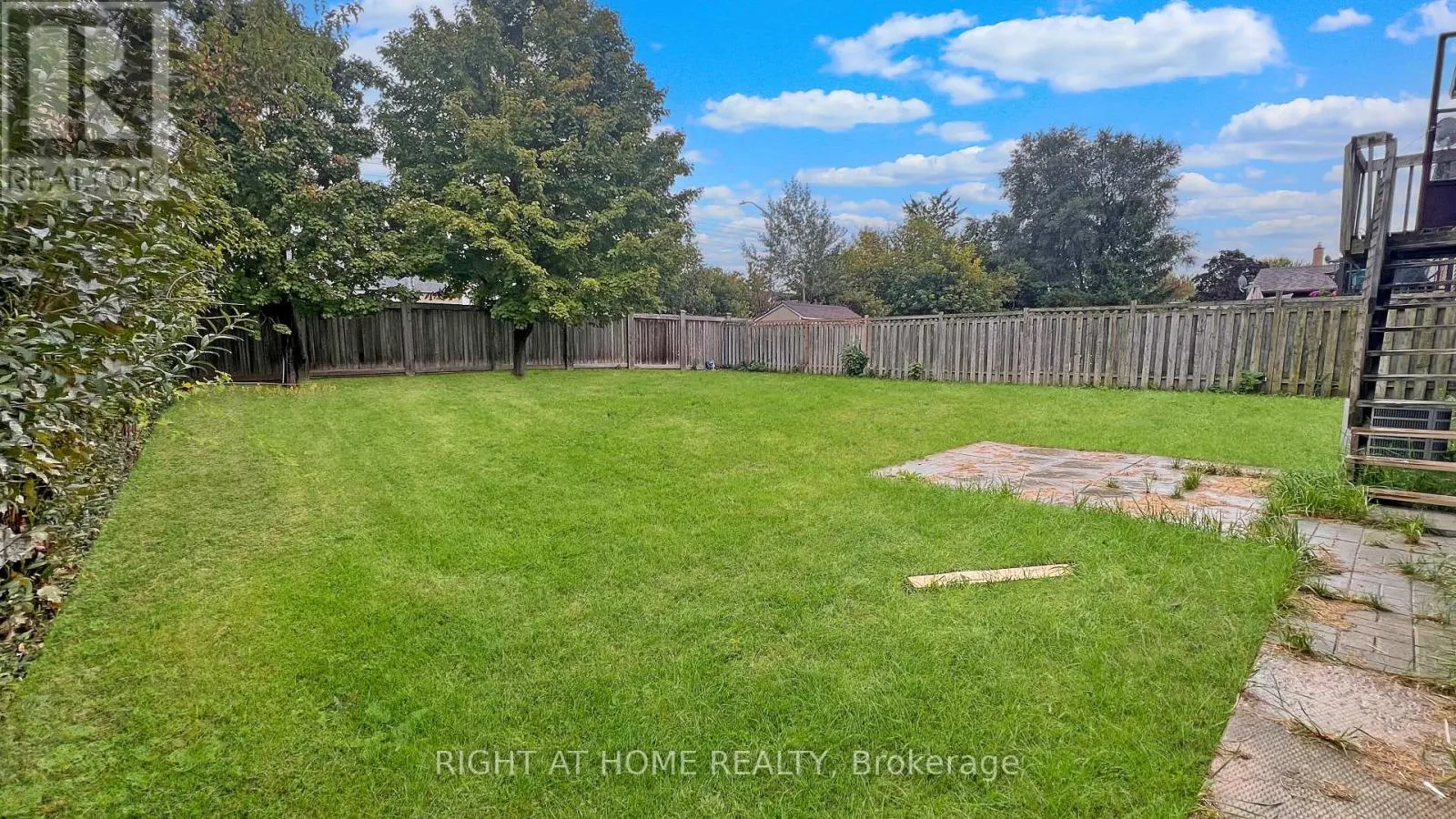 294 RANDALL CRESCENT