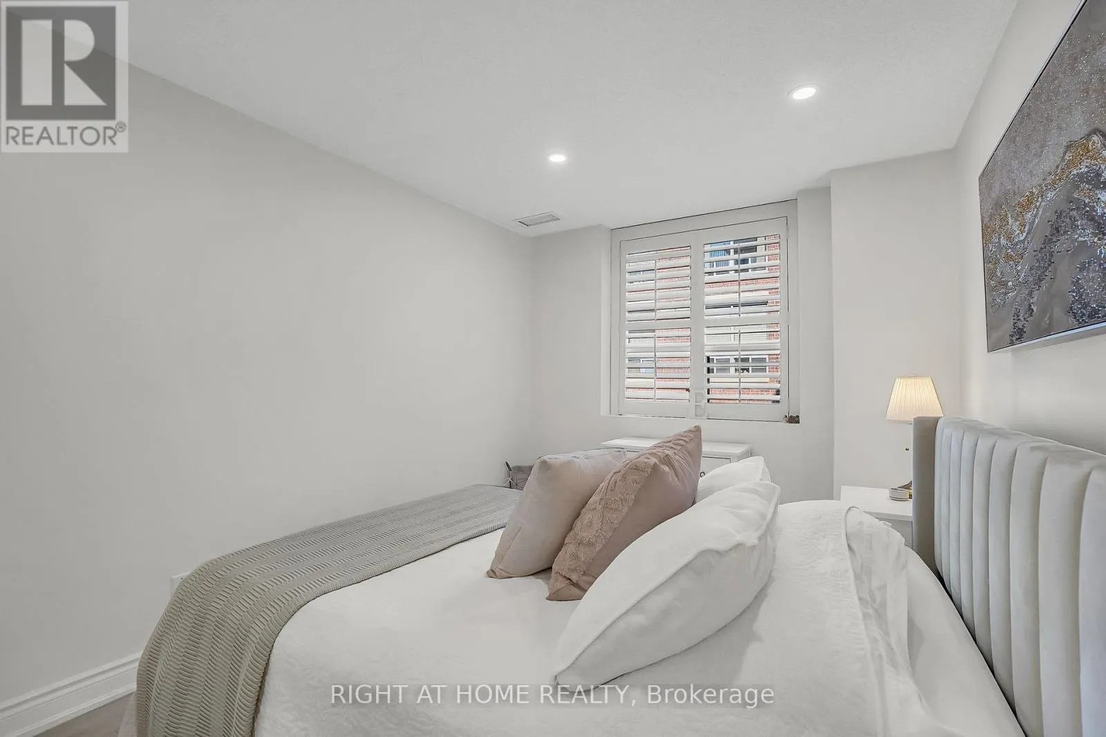 205 - 4198 DUNDAS STREET W