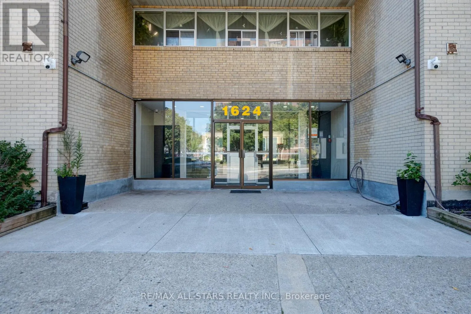 61 - 1624 BLOOR STREET