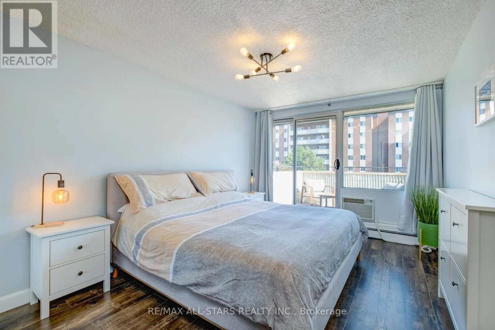 61 - 1624 BLOOR STREET