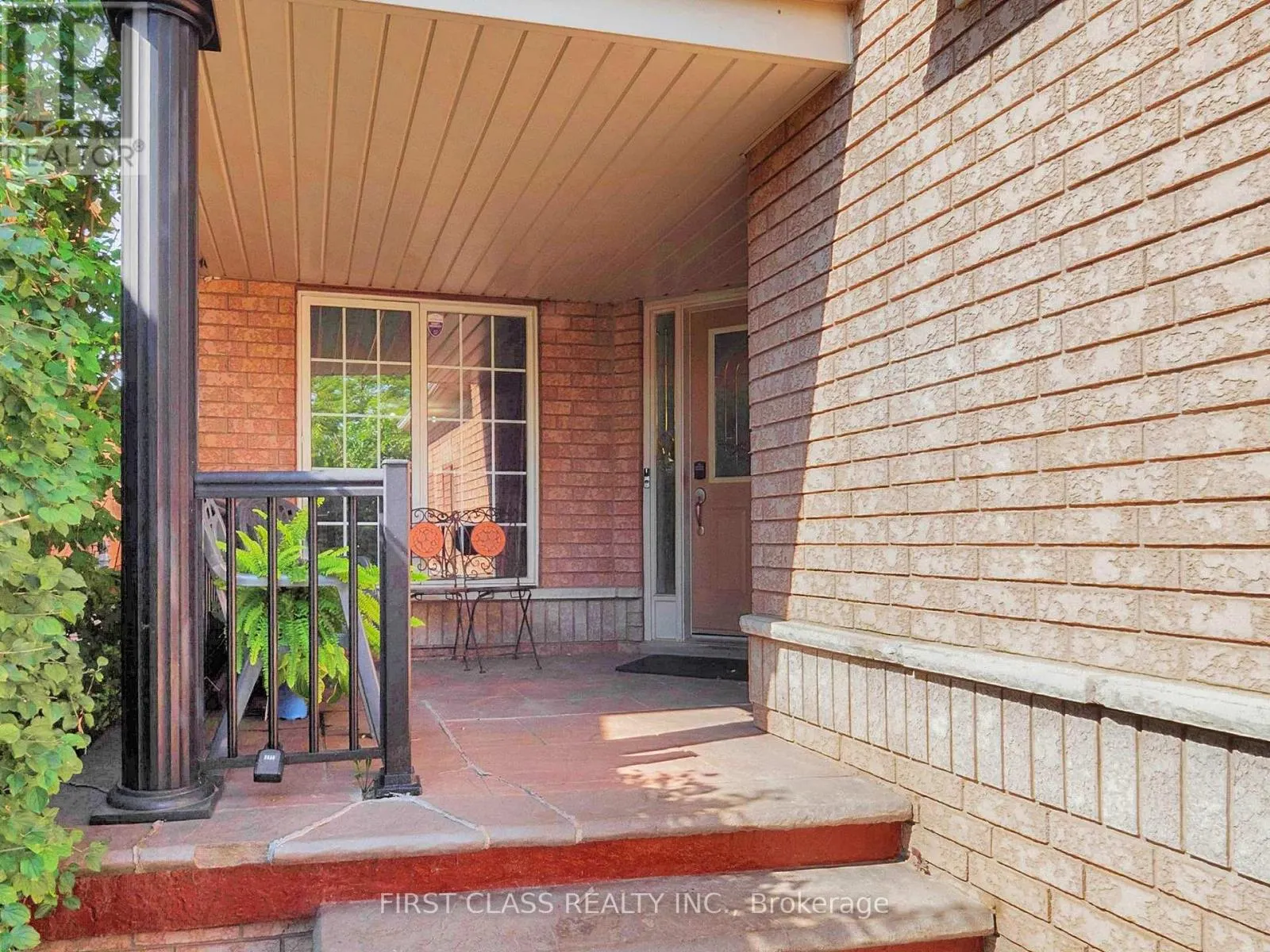 73 PORCHLIGHT ROAD