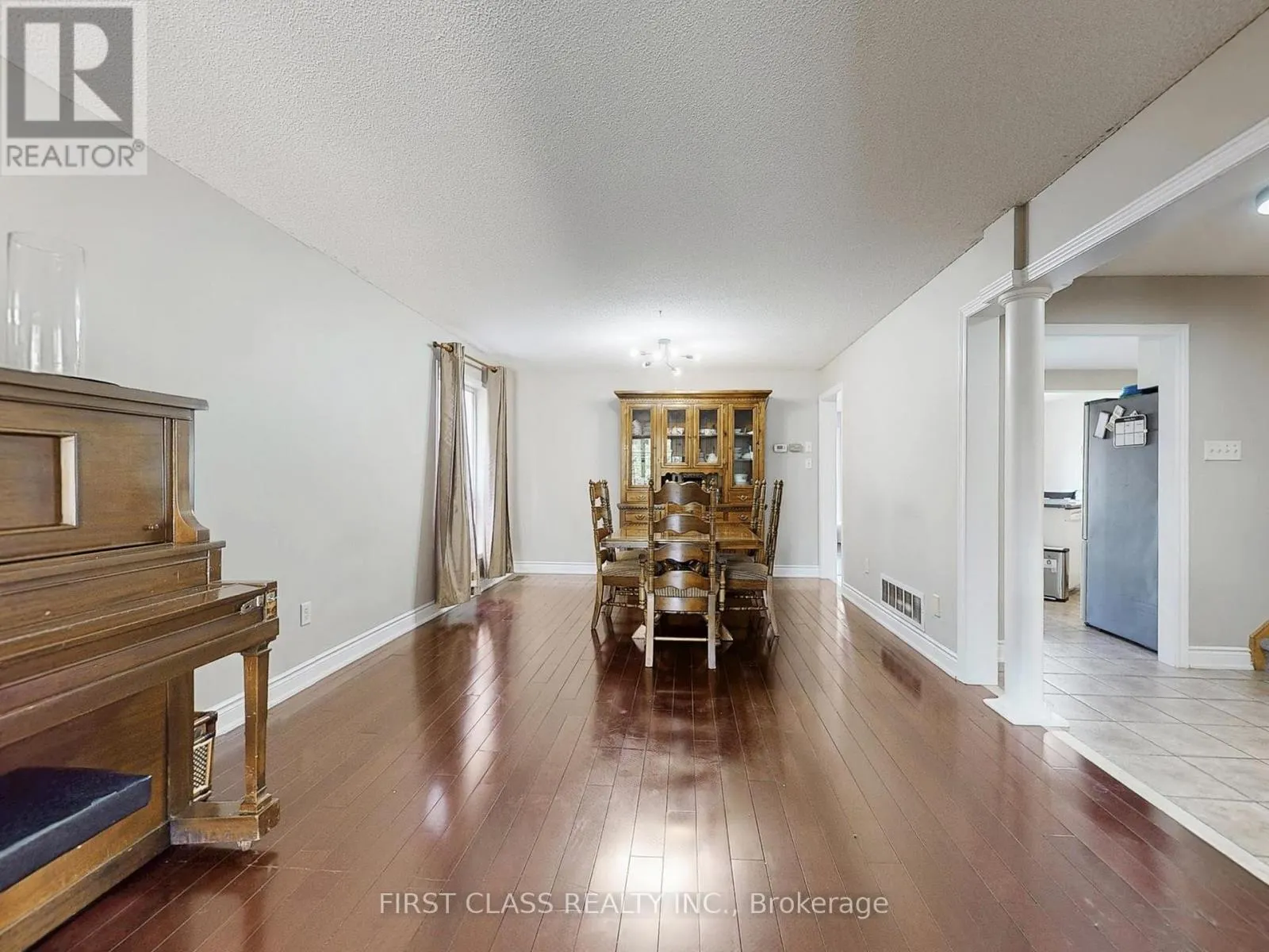 73 PORCHLIGHT ROAD