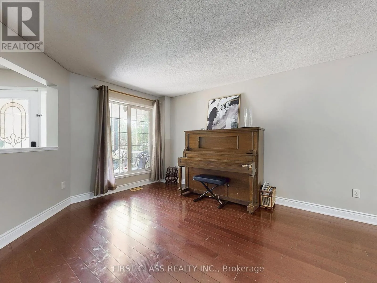 73 PORCHLIGHT ROAD