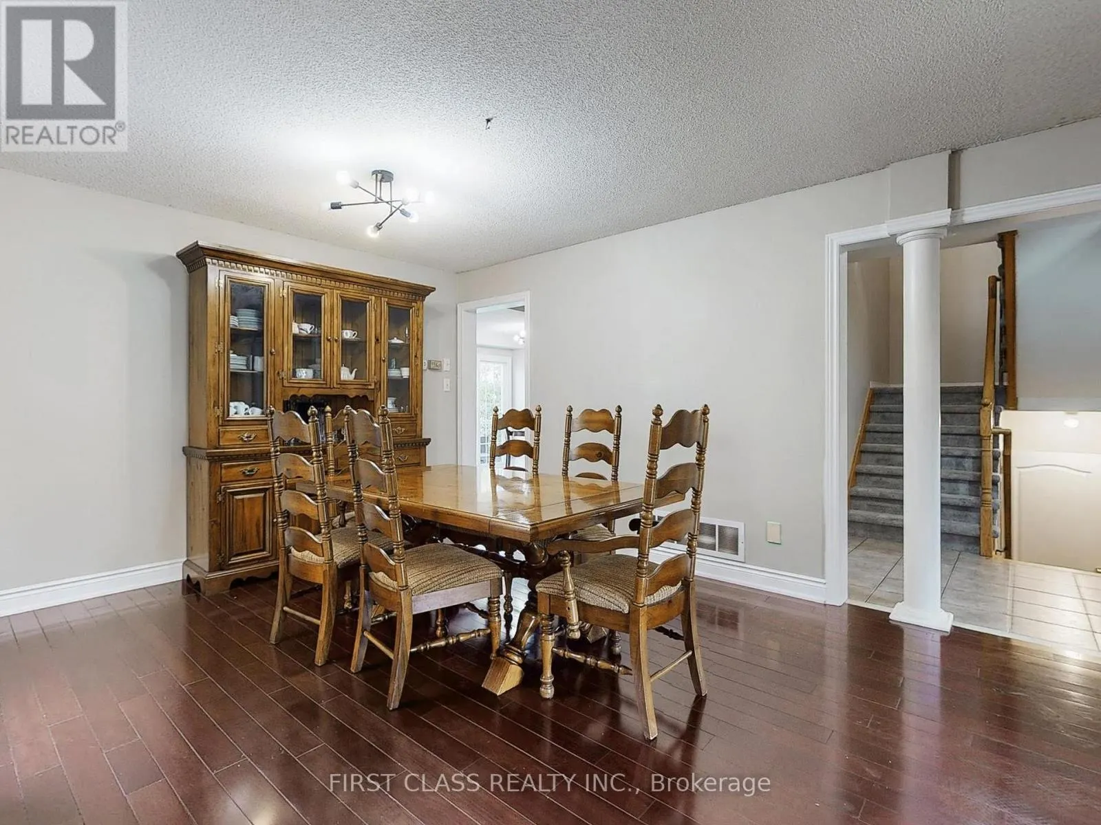73 PORCHLIGHT ROAD