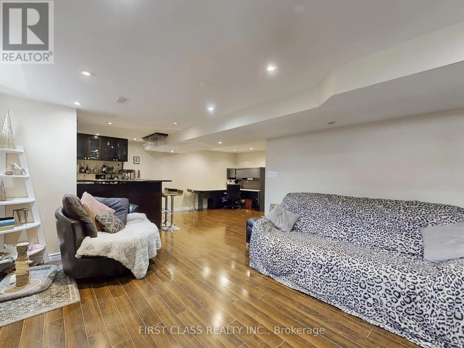 73 PORCHLIGHT ROAD