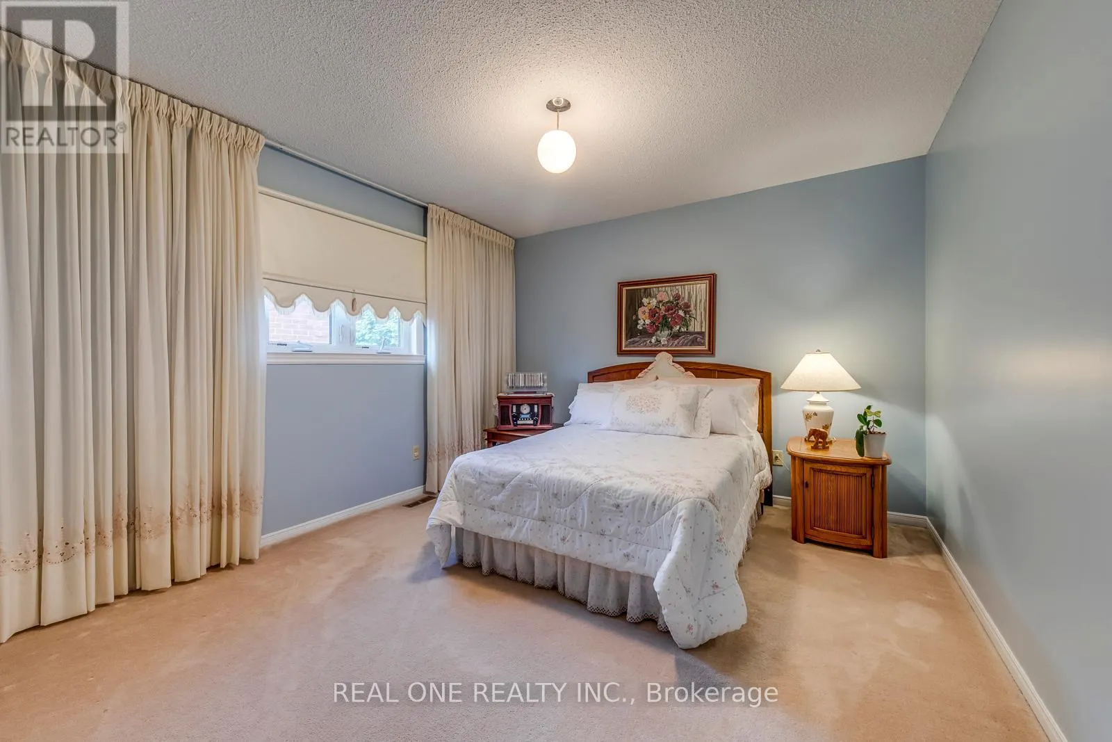 2082 LAURELWOOD DRIVE