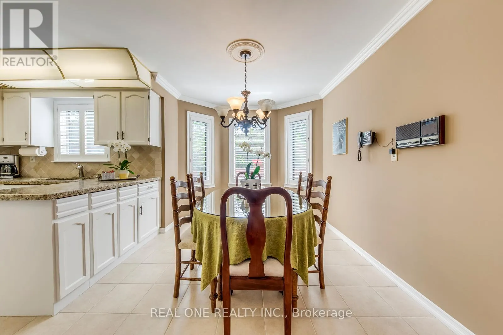 2082 LAURELWOOD DRIVE