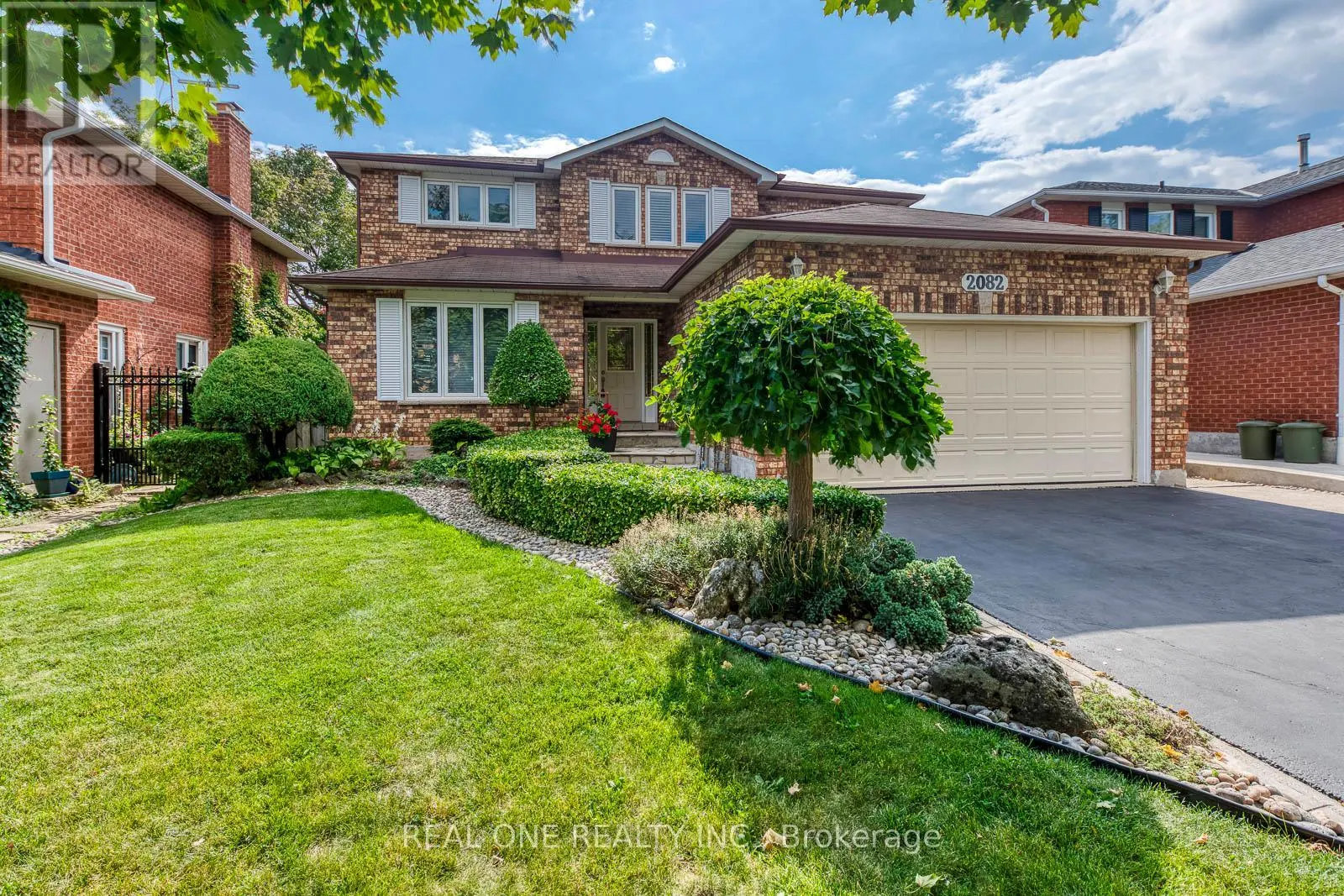 2082 LAURELWOOD DRIVE