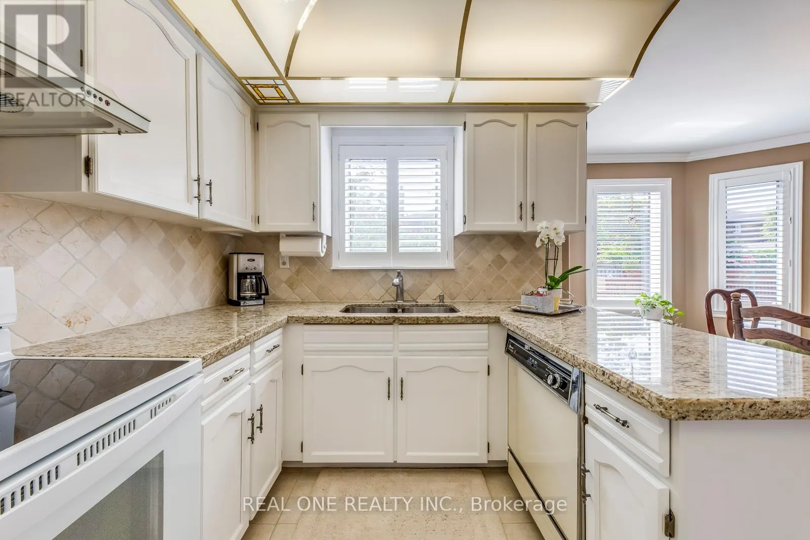 2082 LAURELWOOD DRIVE