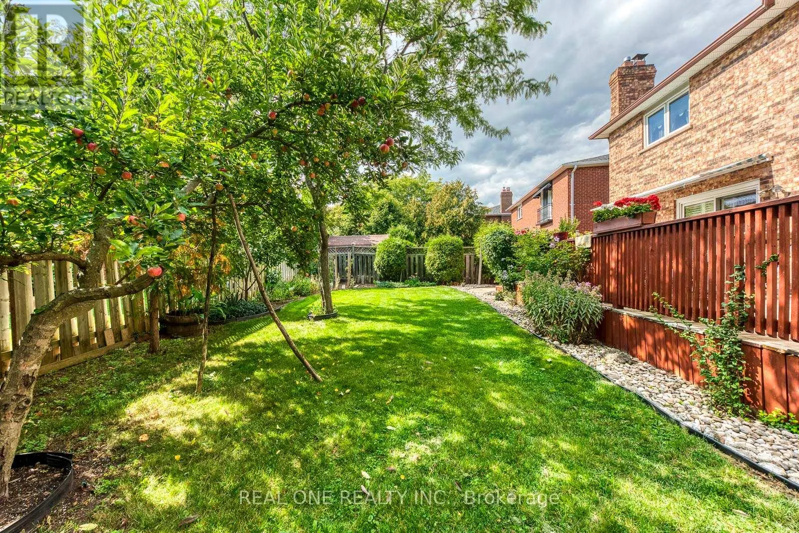 2082 LAURELWOOD DRIVE