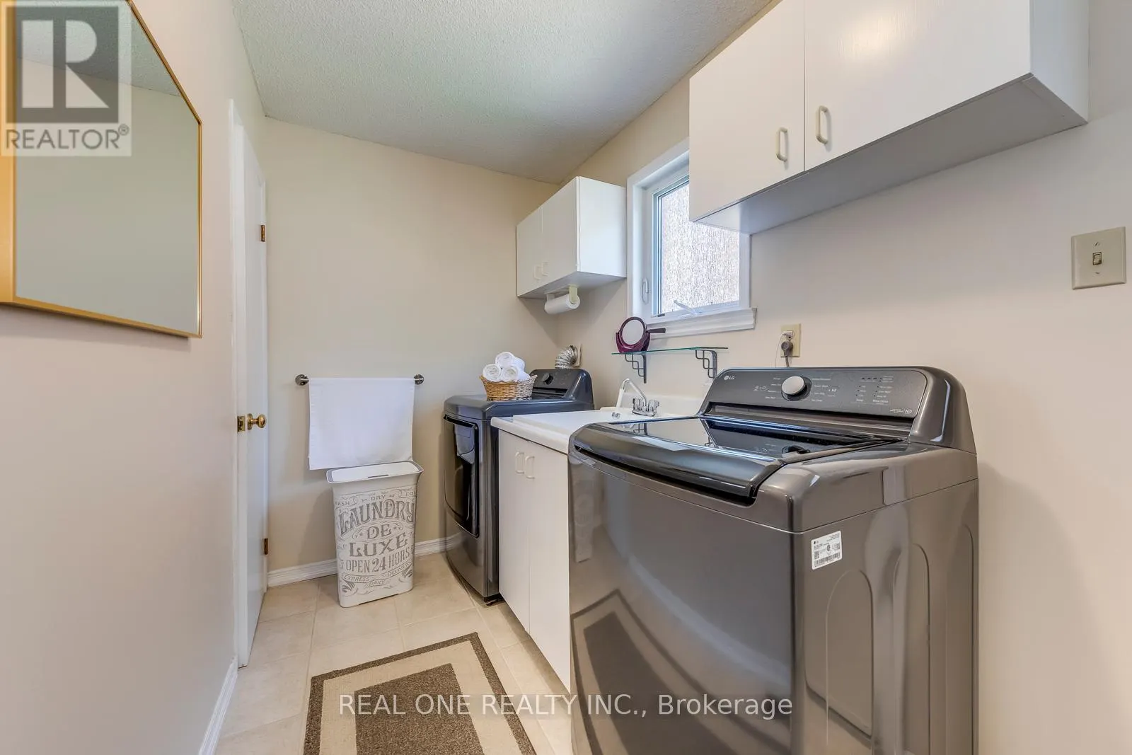 2082 LAURELWOOD DRIVE