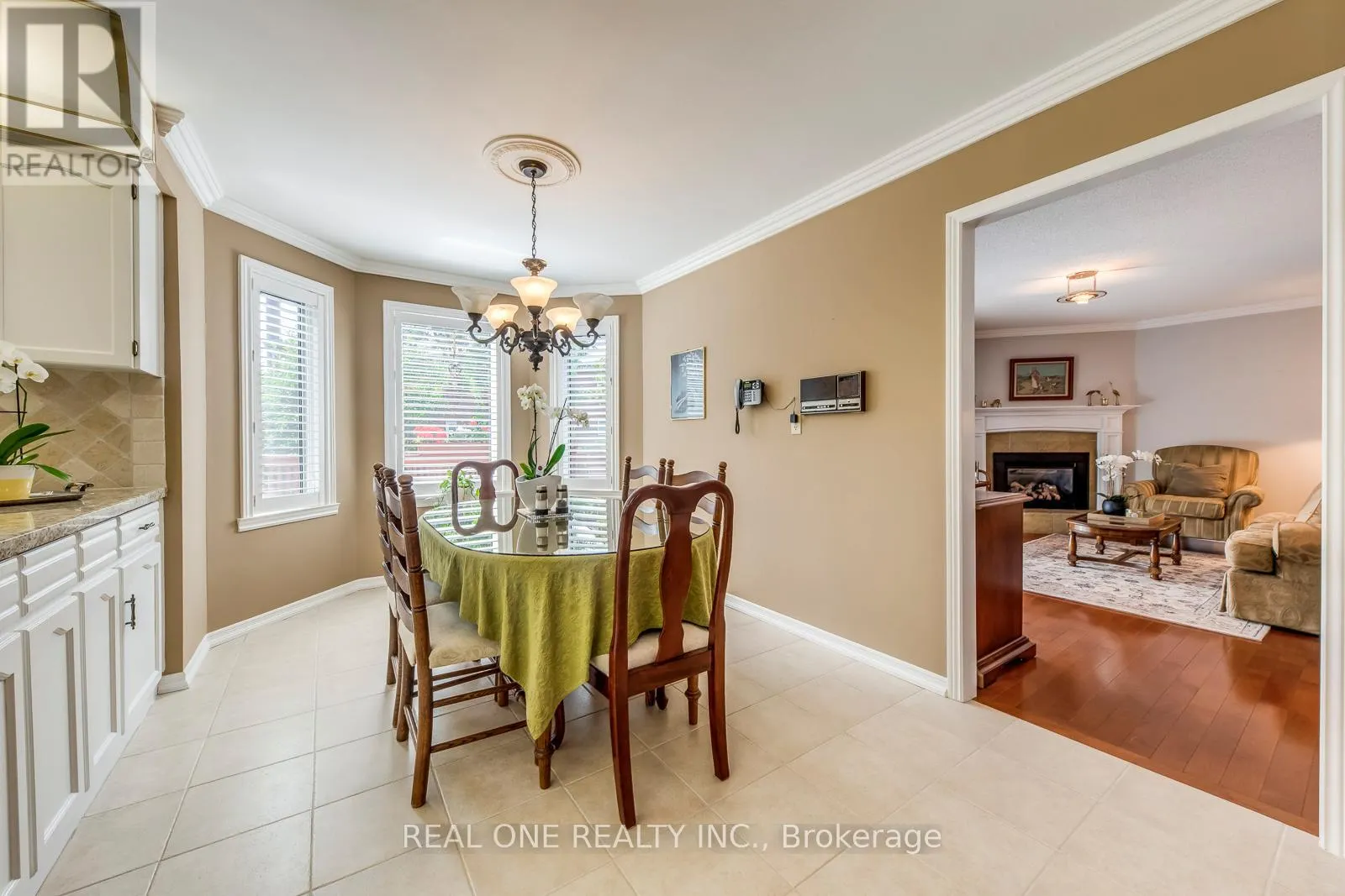 2082 LAURELWOOD DRIVE