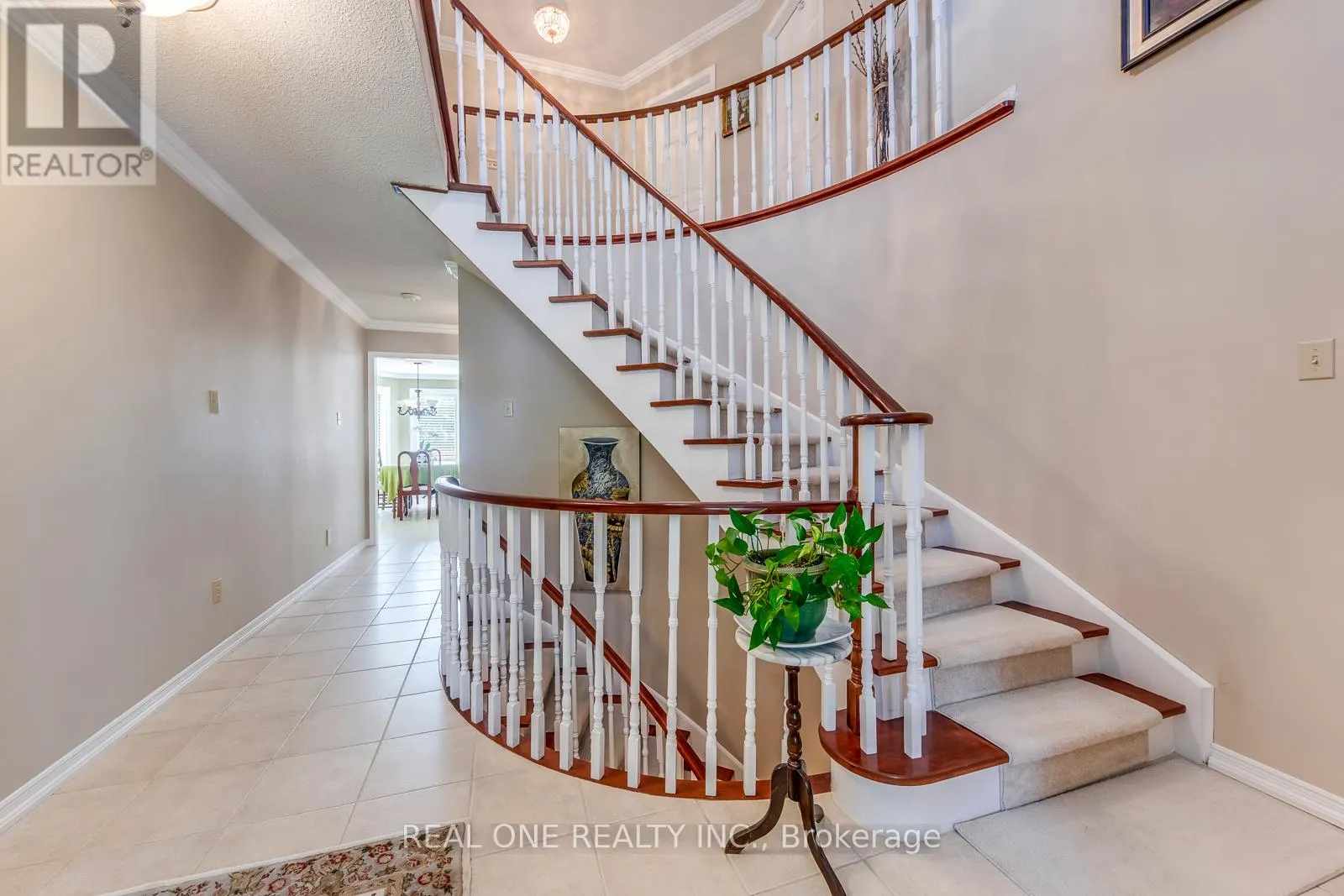 2082 LAURELWOOD DRIVE
