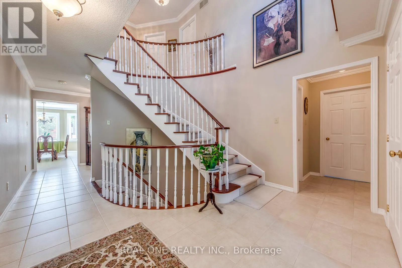 2082 LAURELWOOD DRIVE