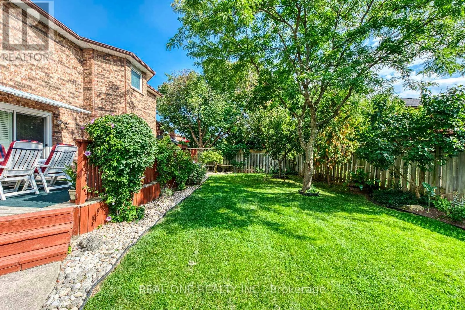 2082 LAURELWOOD DRIVE