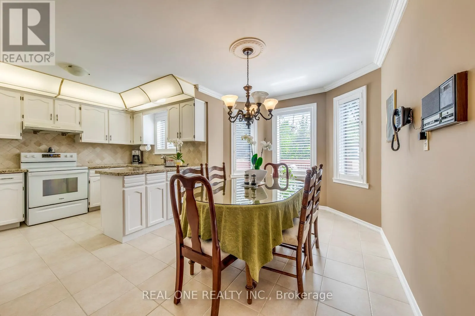 2082 LAURELWOOD DRIVE