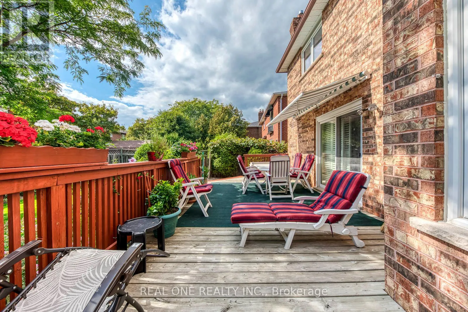 2082 LAURELWOOD DRIVE
