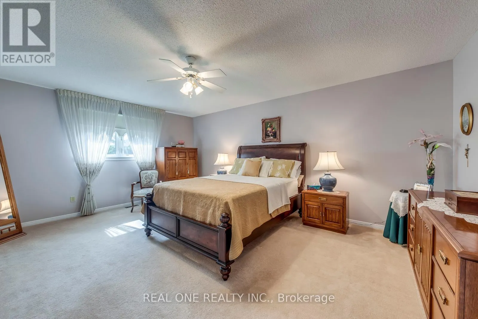 2082 LAURELWOOD DRIVE