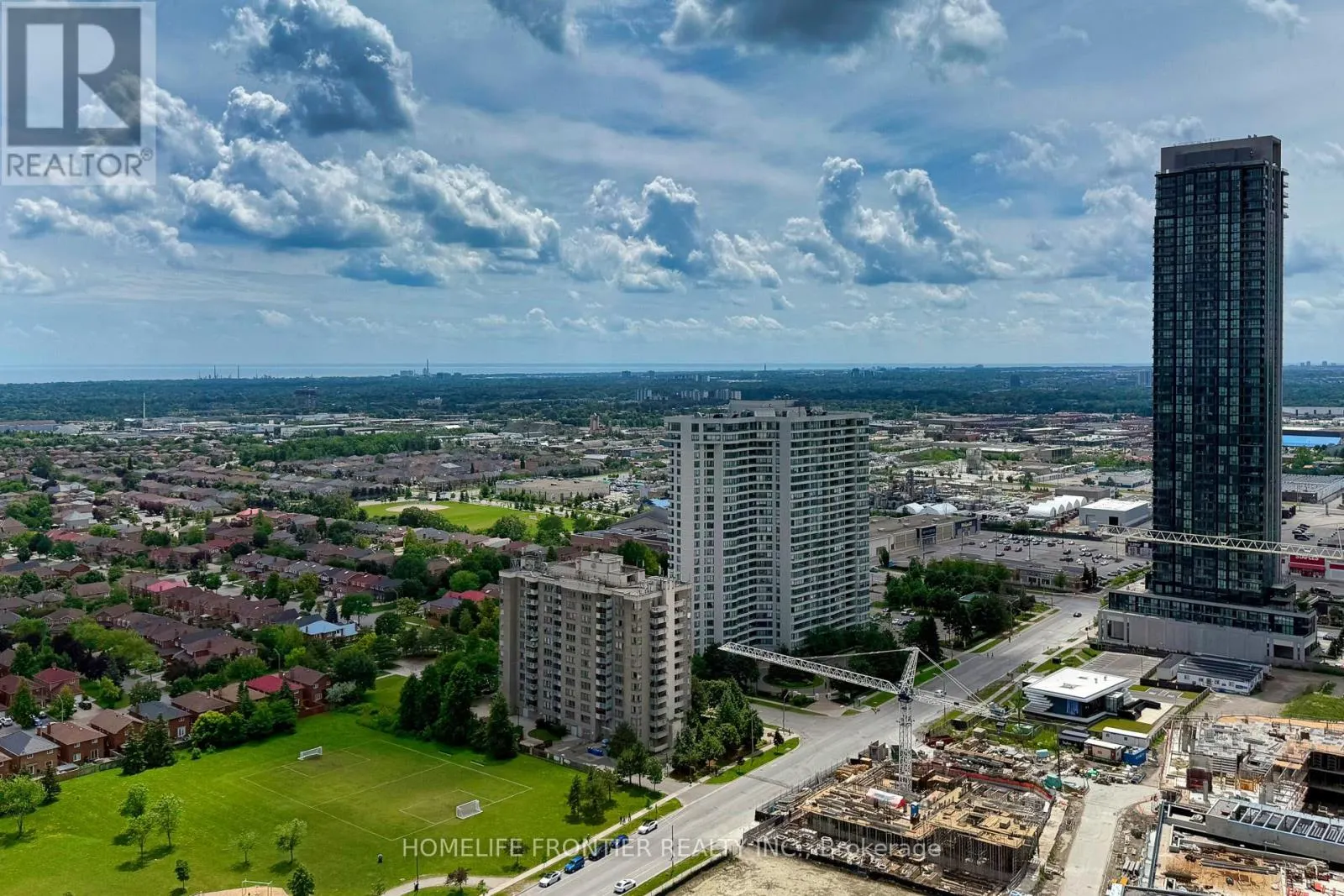 2807 - 3900 CONFEDERATION PARKWAY