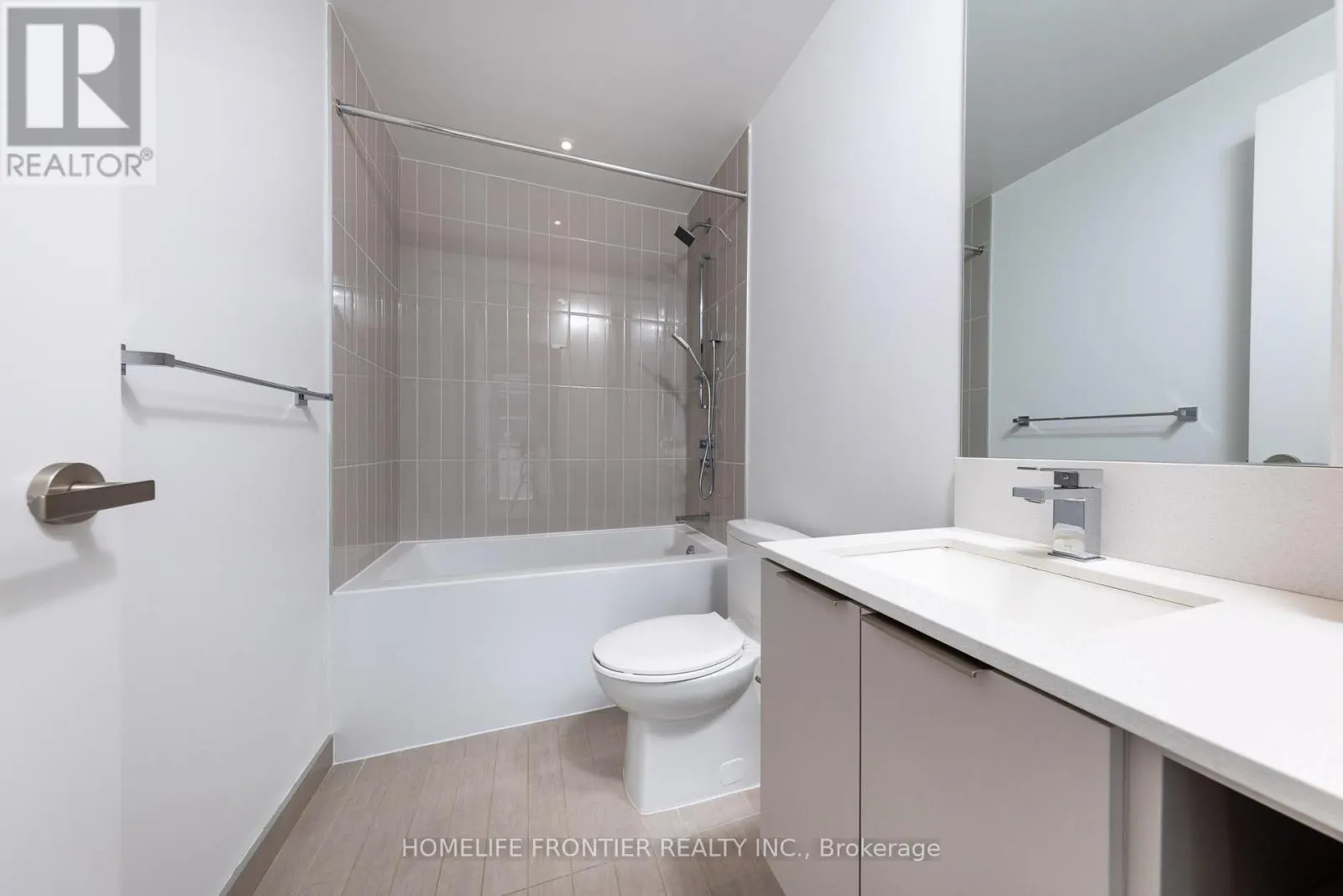 2807 - 3900 CONFEDERATION PARKWAY