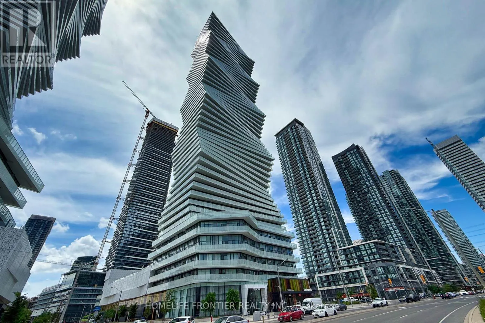 2807 - 3900 CONFEDERATION PARKWAY