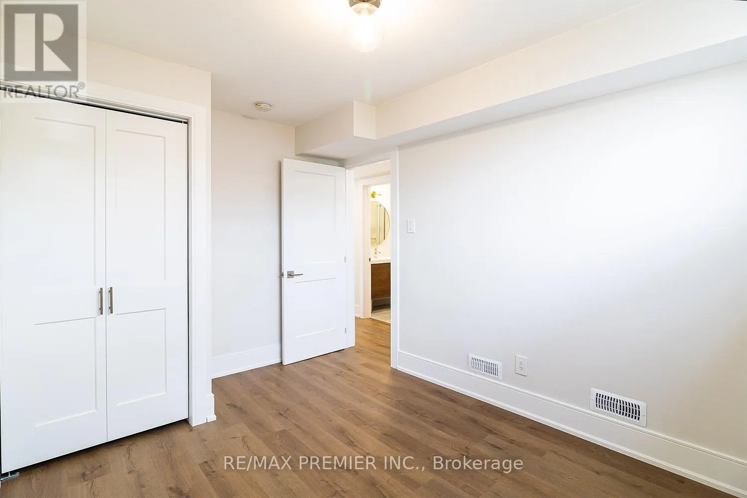 2461 PADSTOW CRESCENT