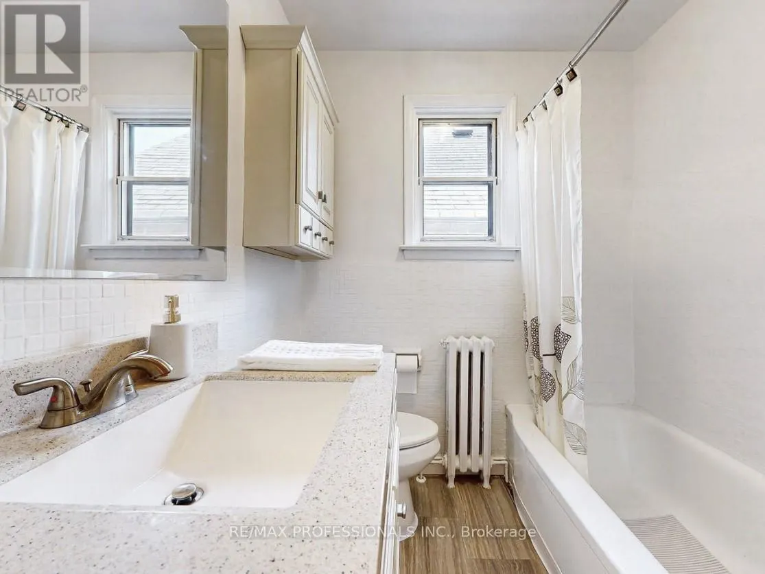 ENTIRE HOUSE - 126A SIXTEENTH STREET