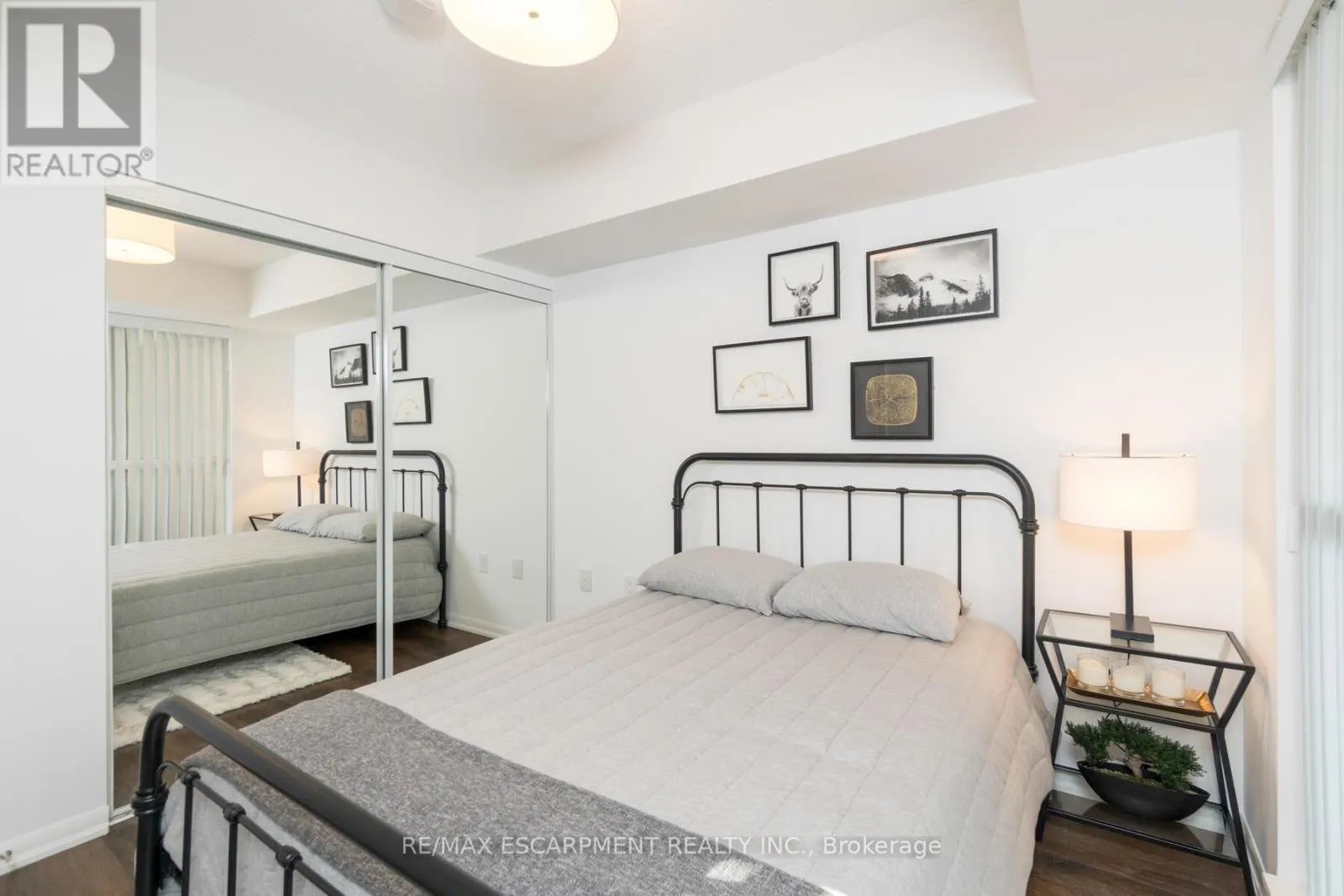 441 - 830 LAWRENCE AVENUE