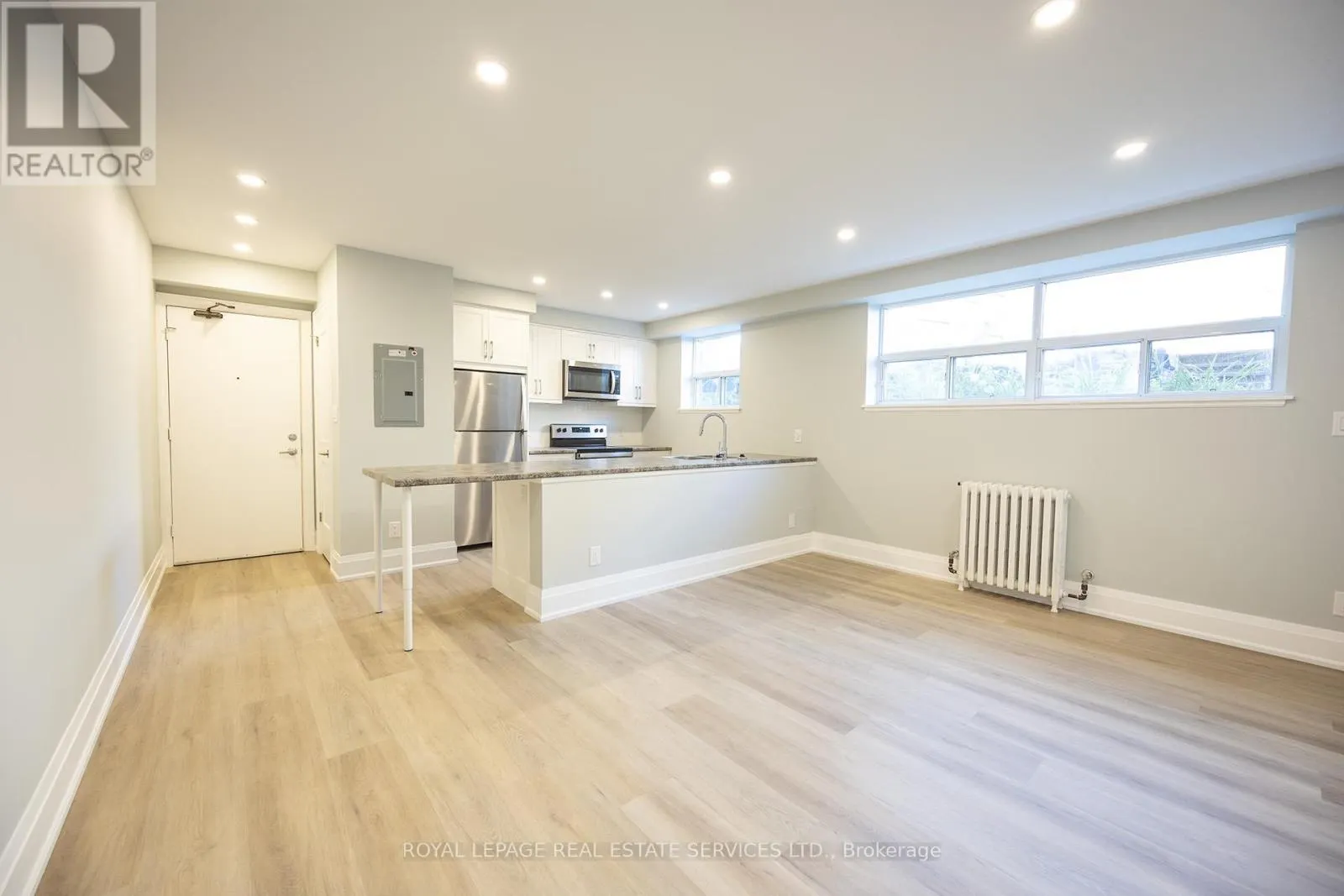 2 - 320 LAKESHORE ROAD