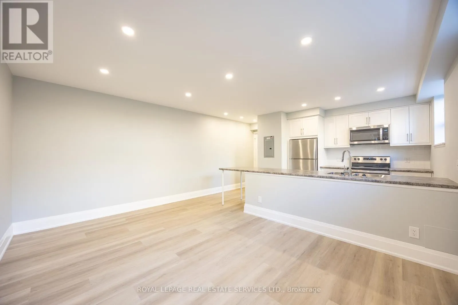 2 - 320 LAKESHORE ROAD