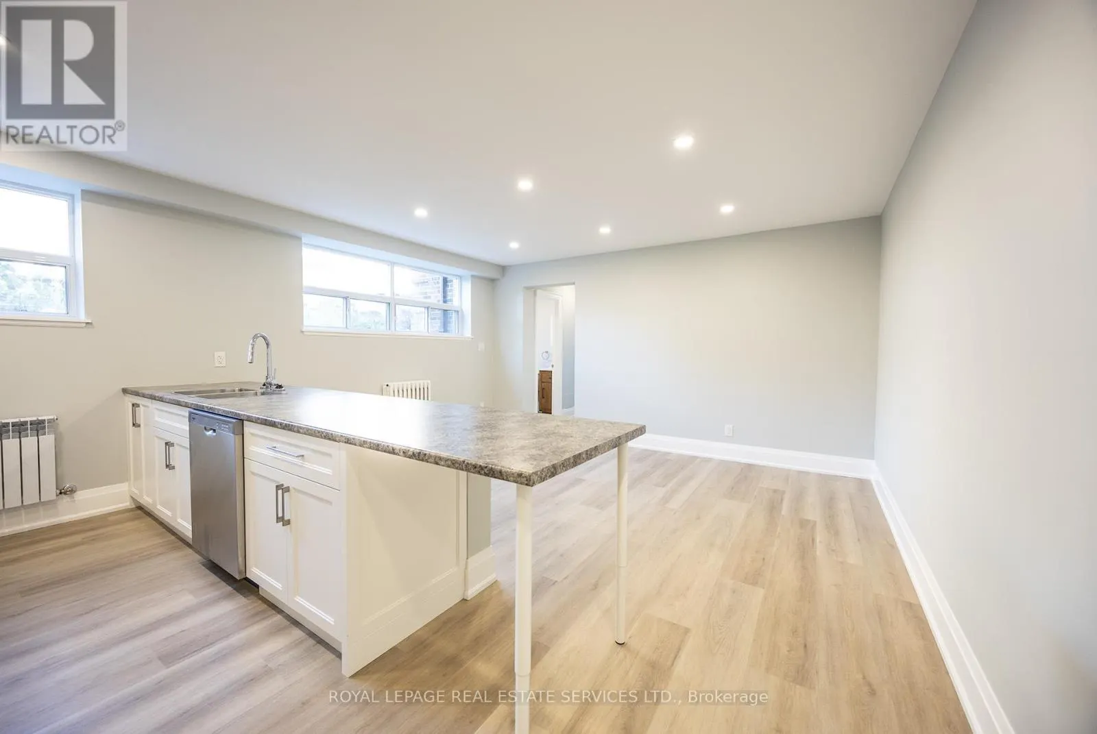 2 - 320 LAKESHORE ROAD
