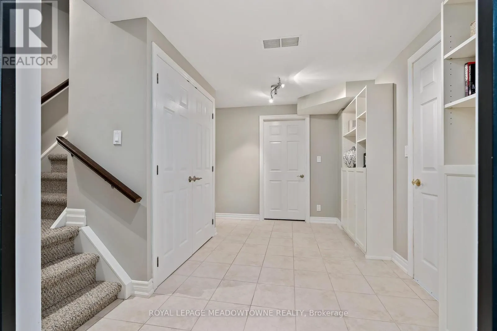 25 HILLSIDE DRIVE