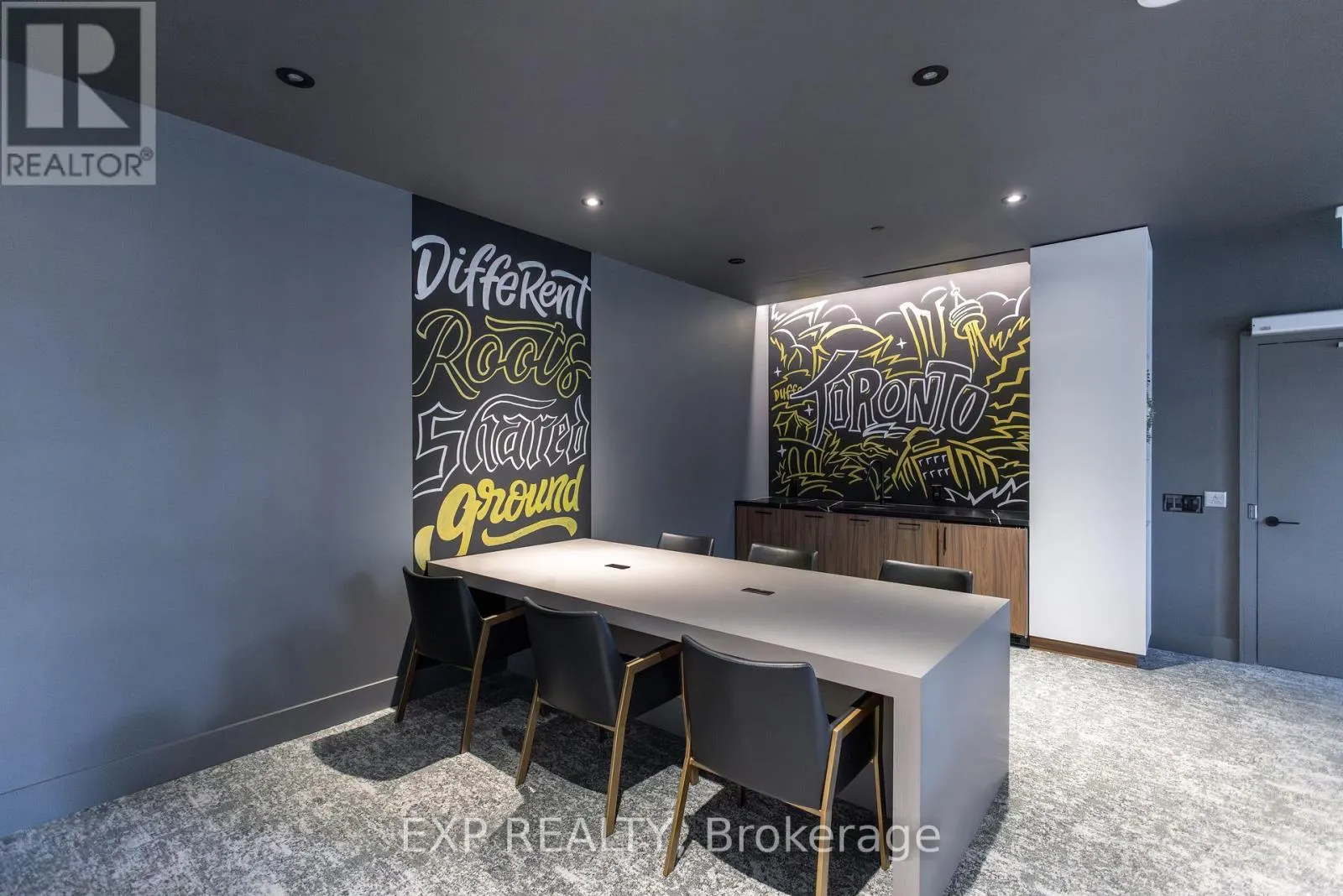 427 - 285 DUFFERIN STREET
