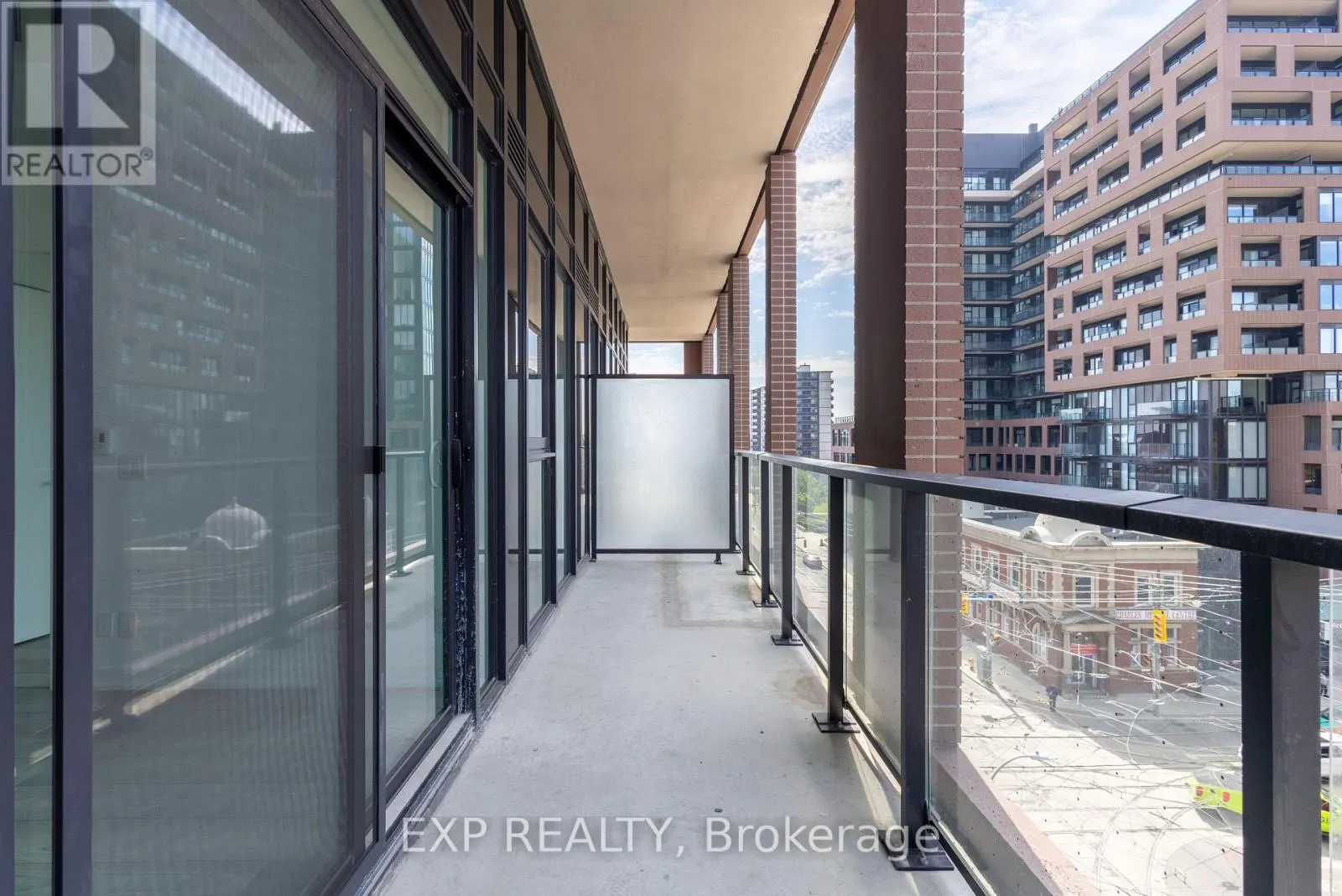427 - 285 DUFFERIN STREET