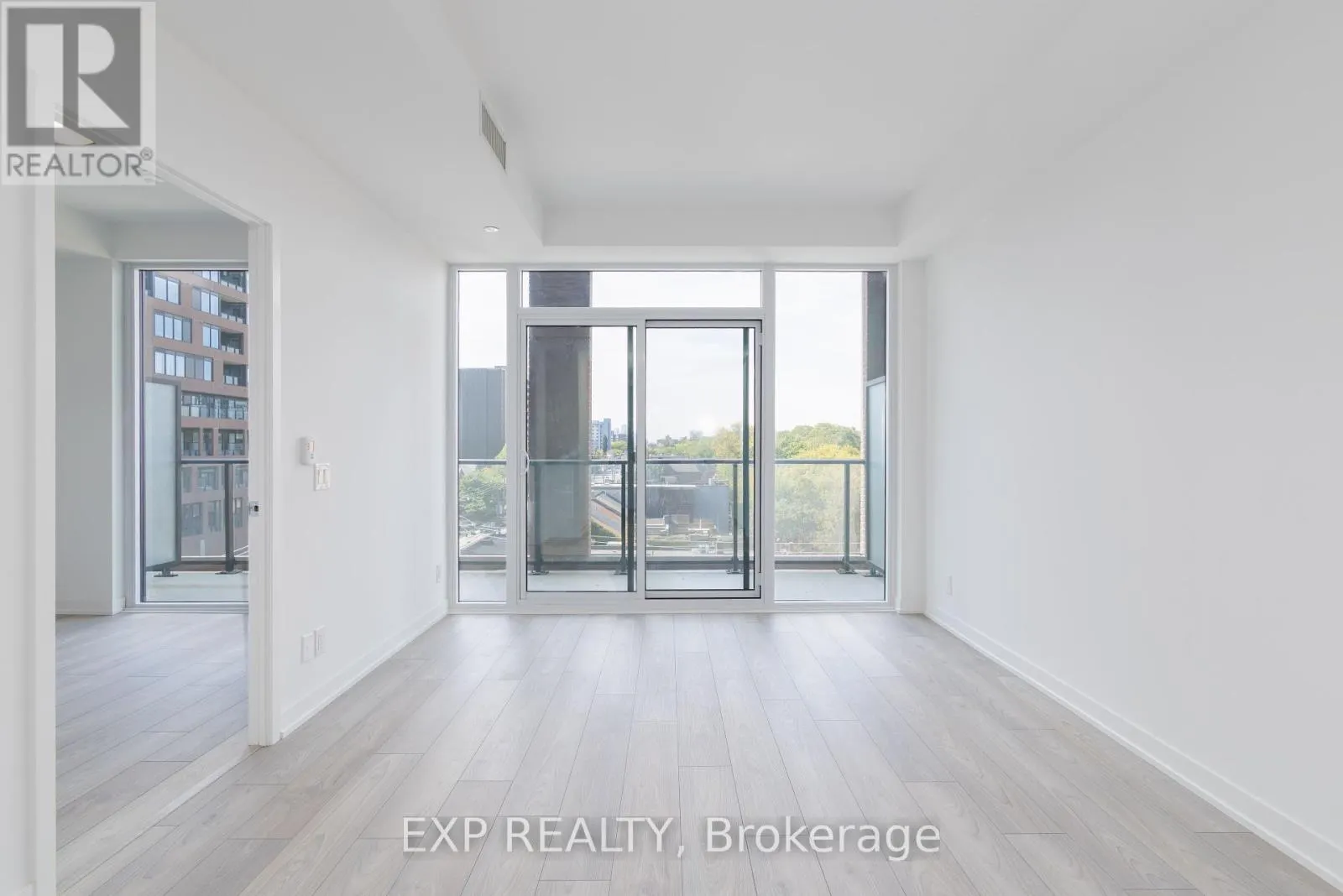 427 - 285 DUFFERIN STREET