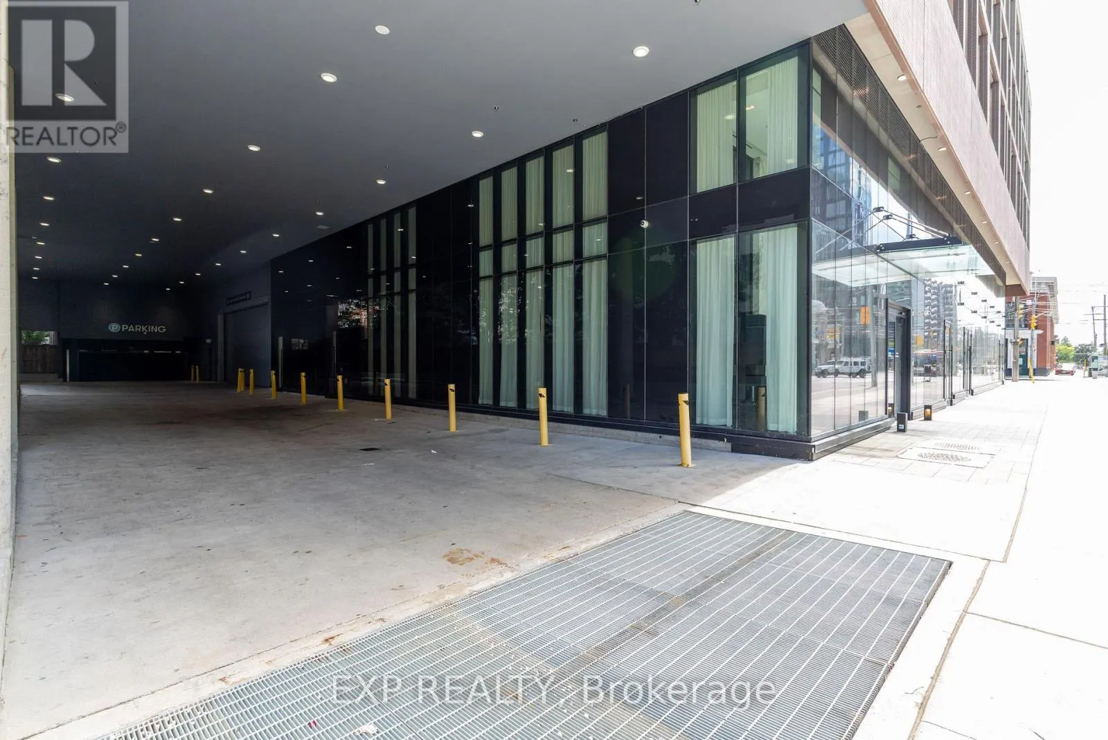 427 - 285 DUFFERIN STREET