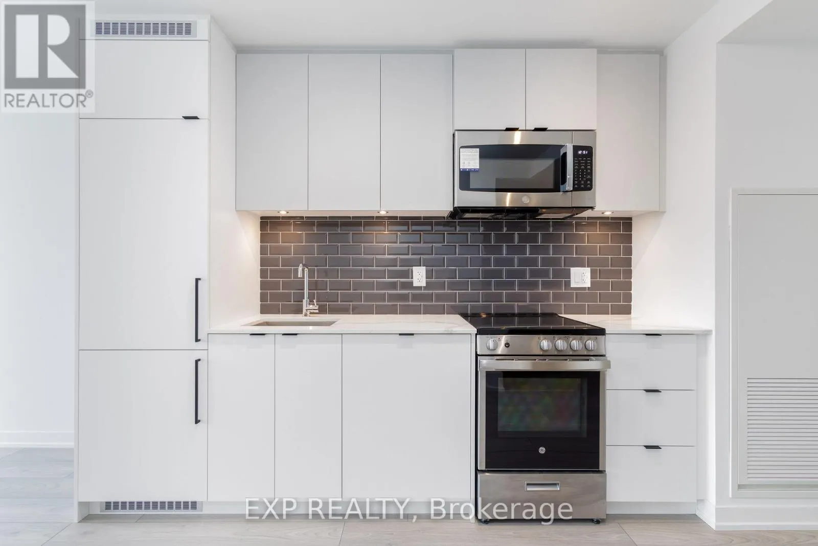 427 - 285 DUFFERIN STREET