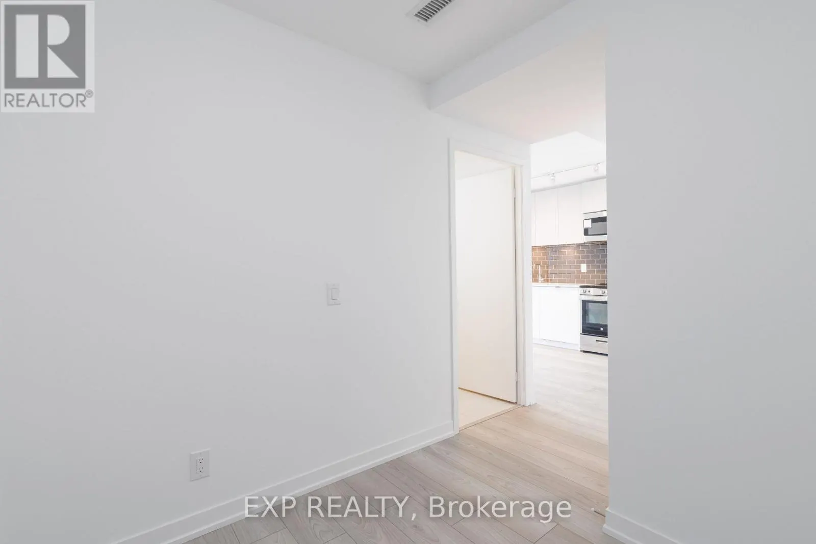 427 - 285 DUFFERIN STREET
