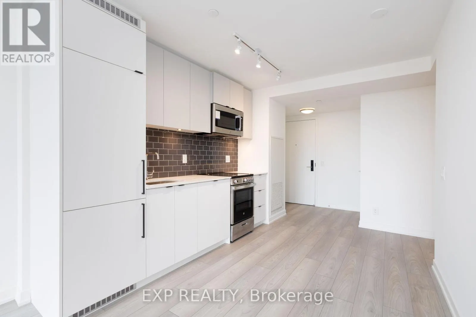 427 - 285 DUFFERIN STREET